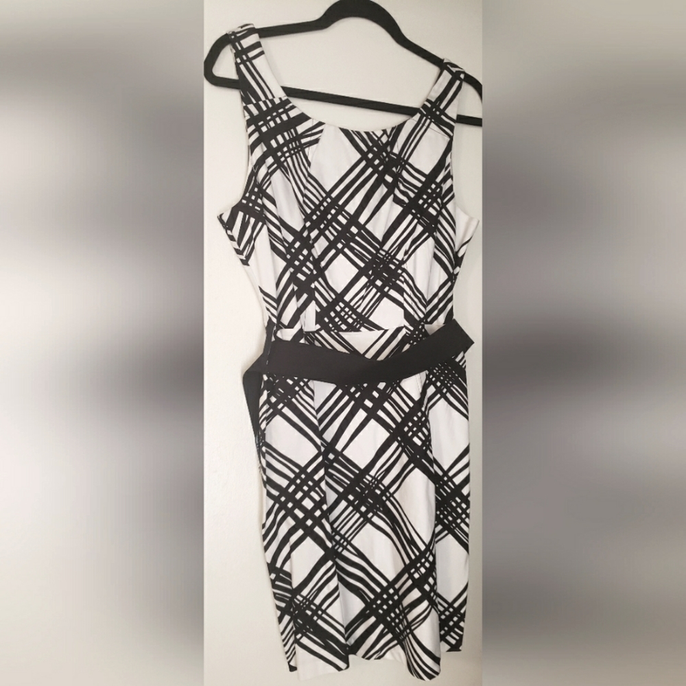 Super cute black and white dress